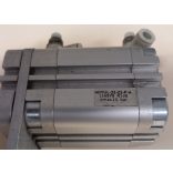 Festo ADVUL-32-25-P-A kompakt pneumatikus henger
